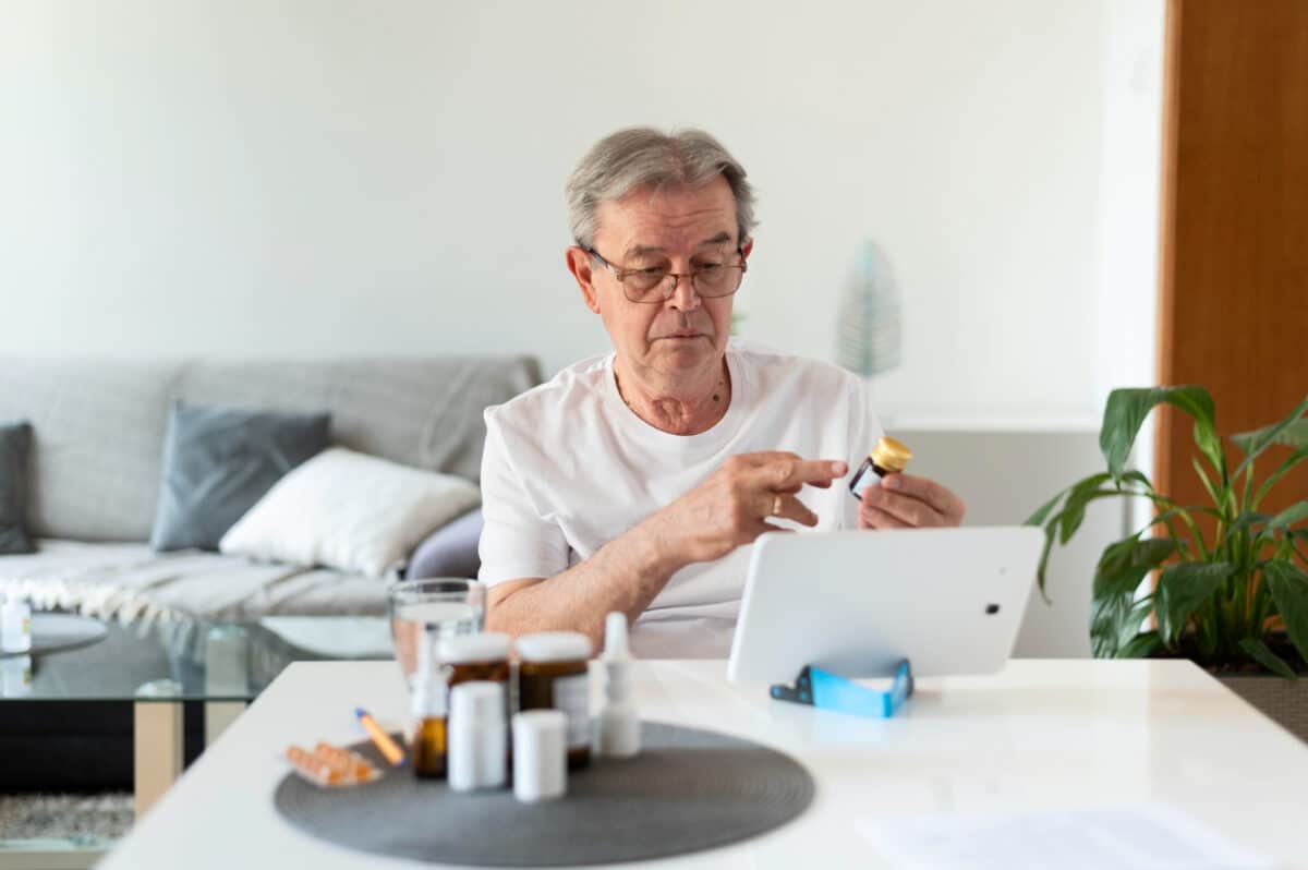 Avec l'âge, l'accès à la médecine se fait de plus en plus coûteux. Une bonne mutuelle est alors indispensable pour éviter de faire exploser le budget santé.