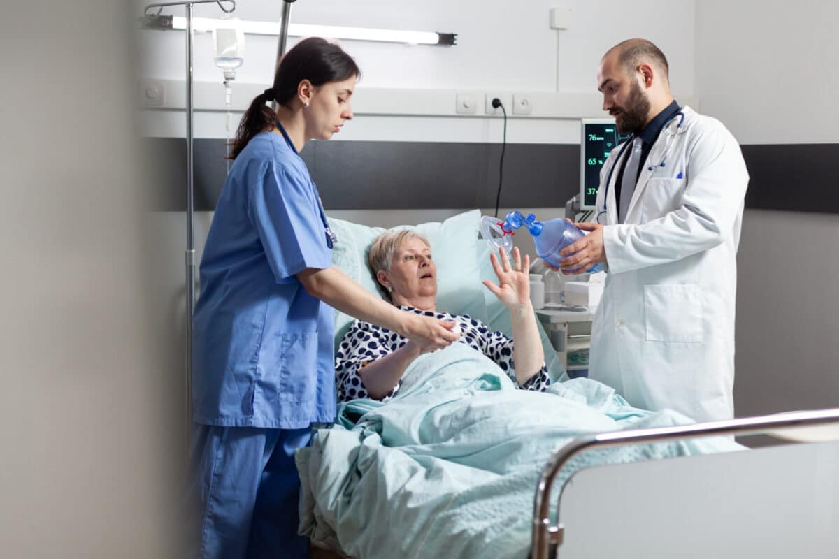 Une hospitalisation peut coûter plusieurs milliers d'Euros en France. Disposer d'une couverture mutuelle complète est à ce titre indispensable.